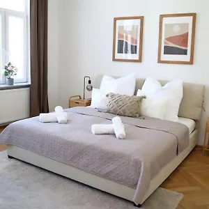 Bloom - Cozy Apartment, 5 Stops To Center Apartment Wien